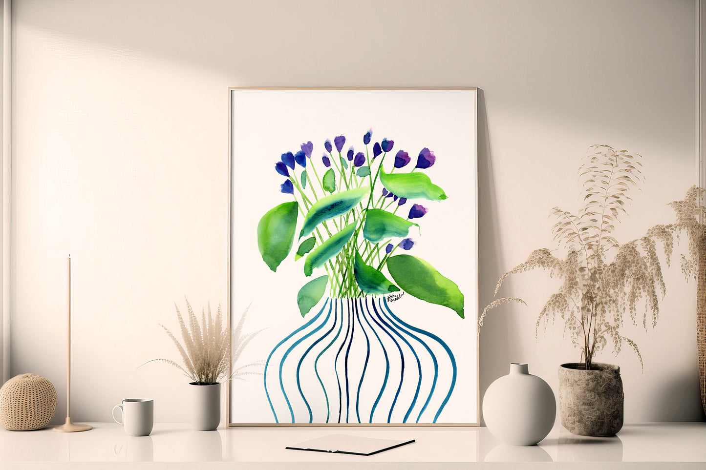 a picture of a vase with flowers in it